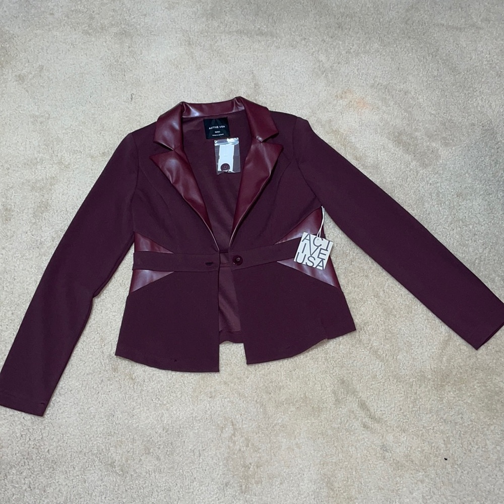 Burgundy blazer , Taylor Cut.